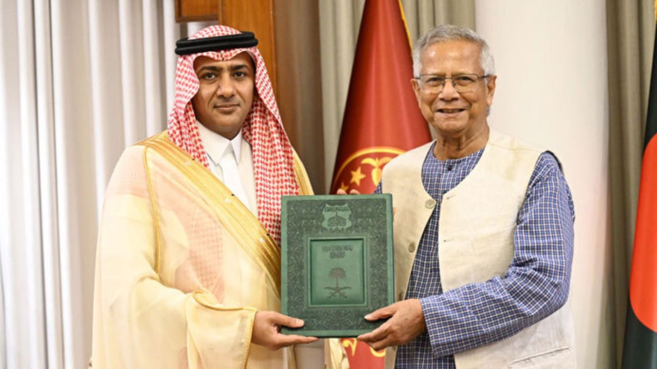 নবনিযুক্ত সৌদি রাষ্ট্রদূত সাক্ষাৎ করলেন প্রধান উপদেষ্টার সঙ্গে